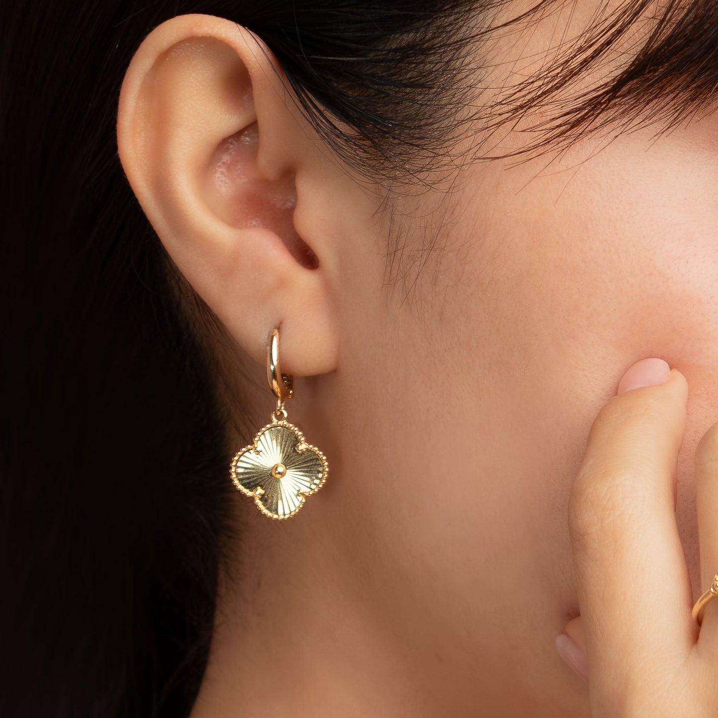 Aretes Trébol Radiante en Oro 18k